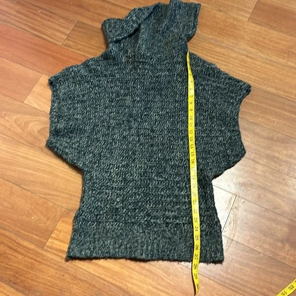 Akualani Wool Mohair Cowl Neck Cap Sleeve Tunic - Picture 5 of 6